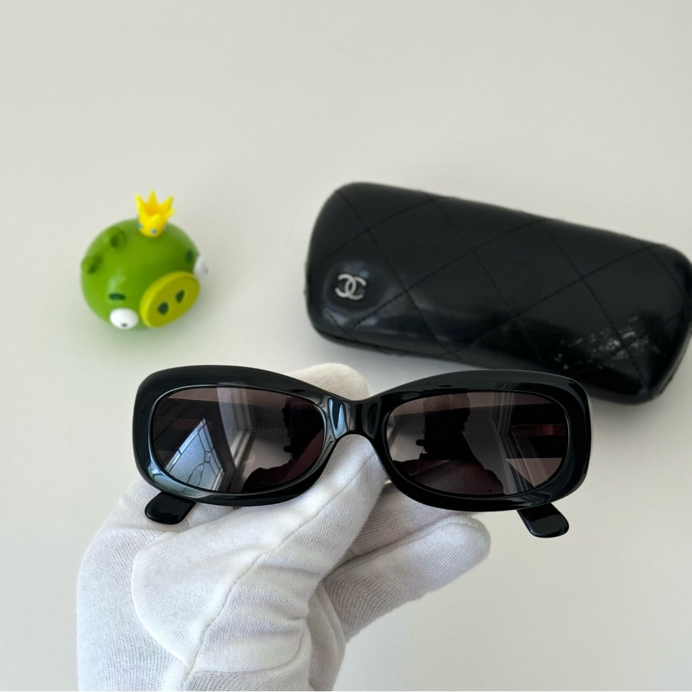 VINTAGE CHANEL SUNGLASSES - Picture 2 of 6